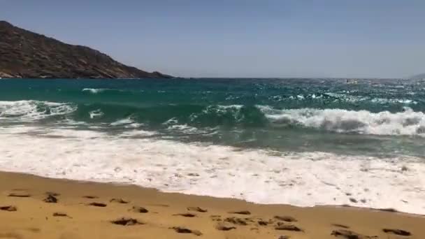Milopotas Strand Auf Der Insel Ios Griechenland Einem Sonnigen Windigen — Stockvideo