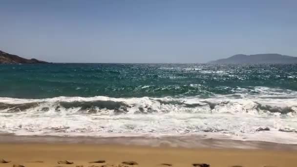Playa Milopotas Isla Ios Grecia Día Ventoso Soleado — Vídeo de stock