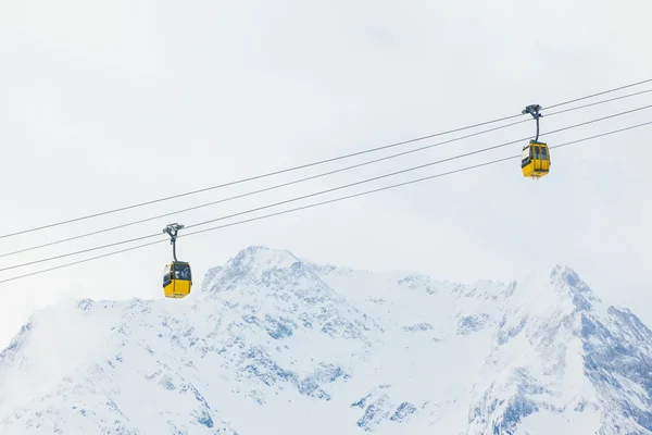 Teleferik sandalyeler — Stok fotoğraf