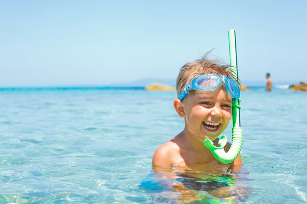 Cute boy playing in the sea — Stock Photo, Image