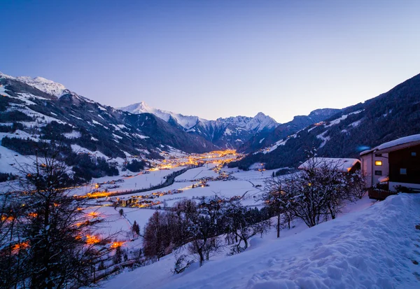 Skigebied 's nachts — Stockfoto