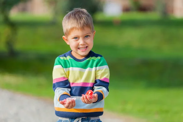 Portret van een kleine jongen — Stockfoto