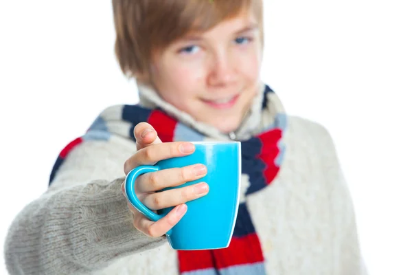 Mladý teenager zmrazené v zimě stylu — Stock fotografie