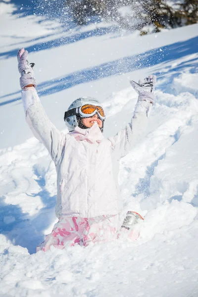 Zimowe wakacje, dziewczyna narciarskich — Zdjęcie stockowe