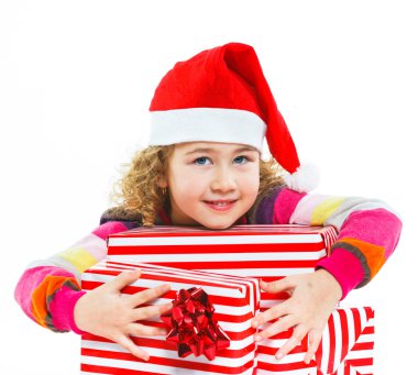 Hediye kutusu ile Noel Baba'nın şapkalı küçük kız