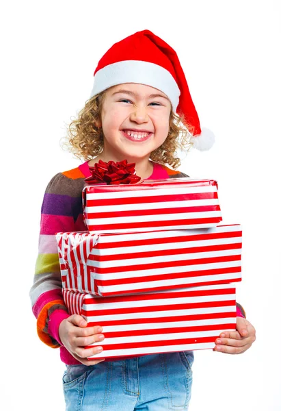 Petite fille dans le chapeau du Père Noël avec boîte cadeau — Photo