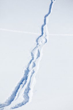 Kayak ve snowboard parça ile kar arka plan