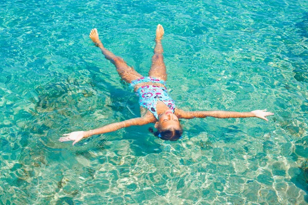 Young girl in the sea — Stock Photo, Image