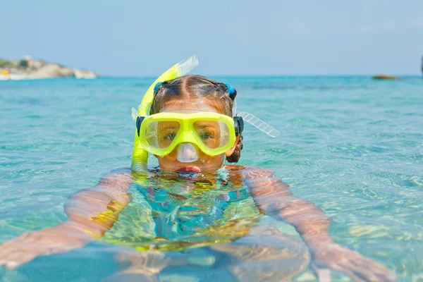 Dívka v potápěčské masky — Stock fotografie