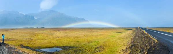 アイスランド - 虹は環状道路 — ストック写真