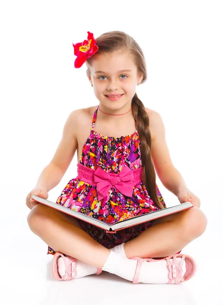 Menina feliz com livro — Fotografia de Stock