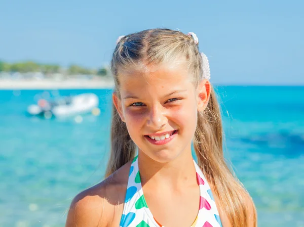 Cute girl on the beach — Stock Photo, Image