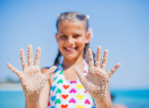 Dziewczyna na piasku — Zdjęcie stockowe