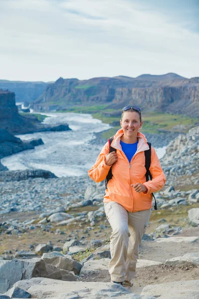 Mujer excursionista, Islandia — Foto de Stock