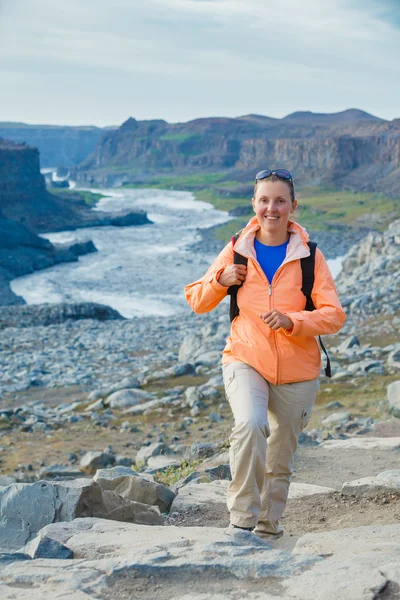 Mujer excursionista, Islandia — Foto de Stock