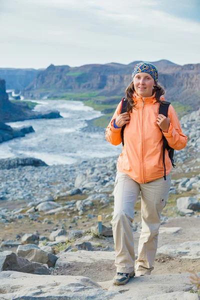 Nő túrázó, Izland — Stock Fotó