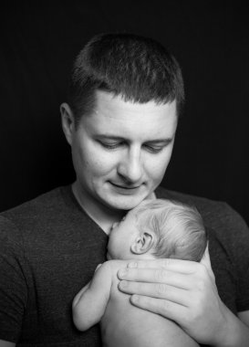 Babası yeni doğan holding