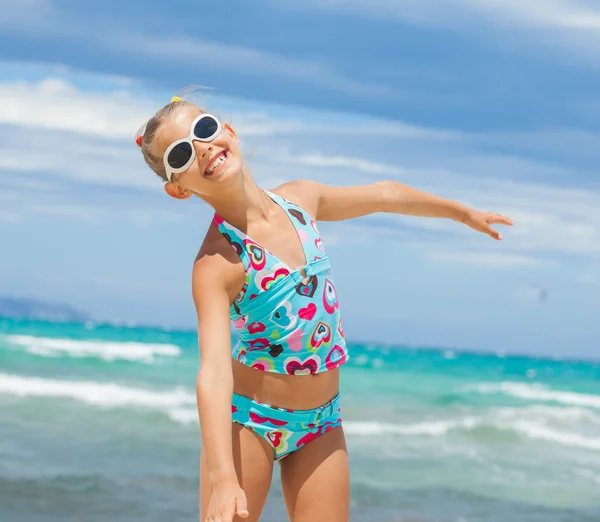 Cute tonåringar tjej i solglasögon — Stockfoto