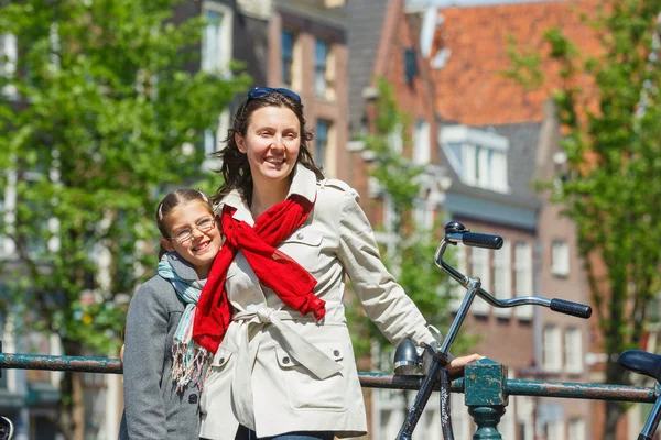Touristen in Amsterdam. — Stockfoto