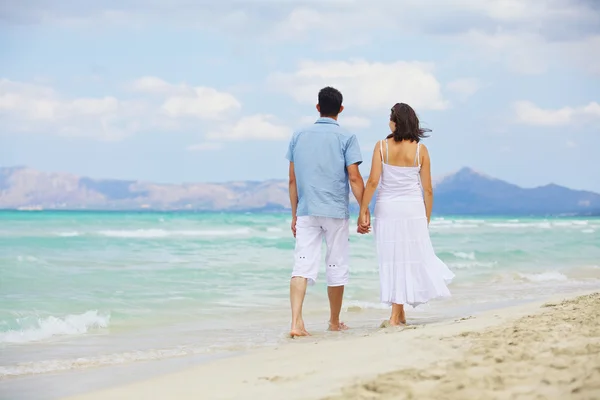 Casal na praia — Fotografia de Stock