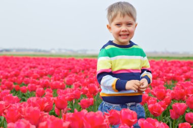 Lale alan çocuk