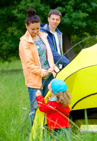 Family camping in the park — Stock Photo, Image