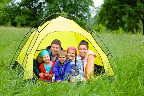 Familie Camping — Stockfoto