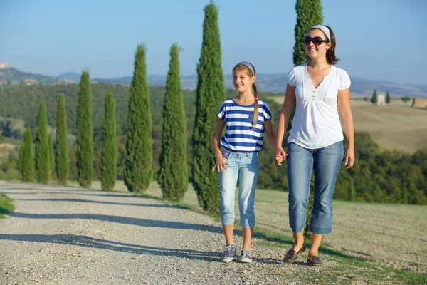 Família feliz na Toscana — Fotografia de Stock