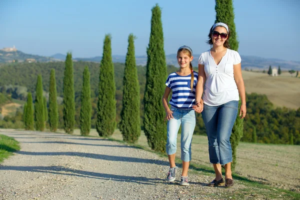 Família feliz na Toscana — Fotografia de Stock