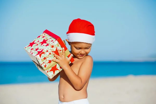 Kleine jongen in Kerstman hoed — Stockfoto