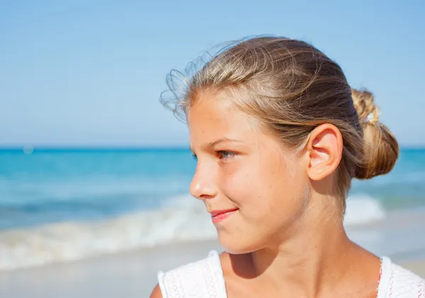 Unga strand flicka — Stockfoto