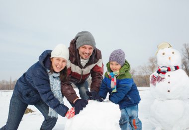 bir kardan adam yapmak aile