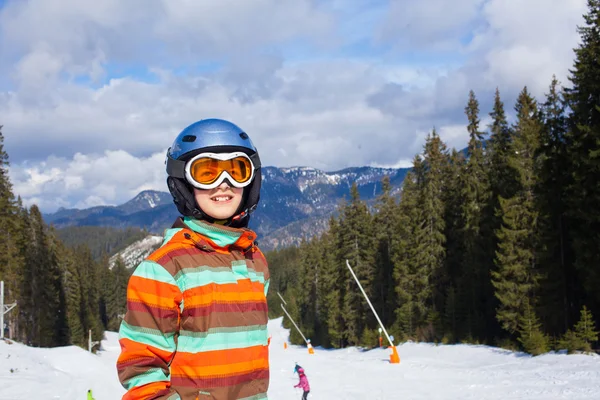 Dívka na lyže — Stock fotografie