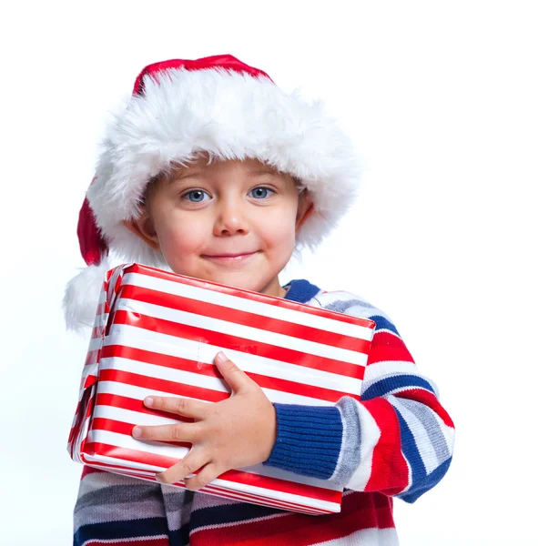 Malý chlapec v Santa klobouk s dárkový box — Stock fotografie