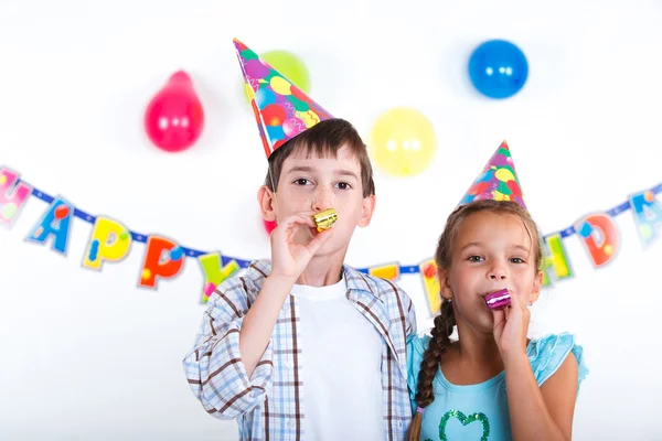 Enfants à la fête d'anniversaire — Photo