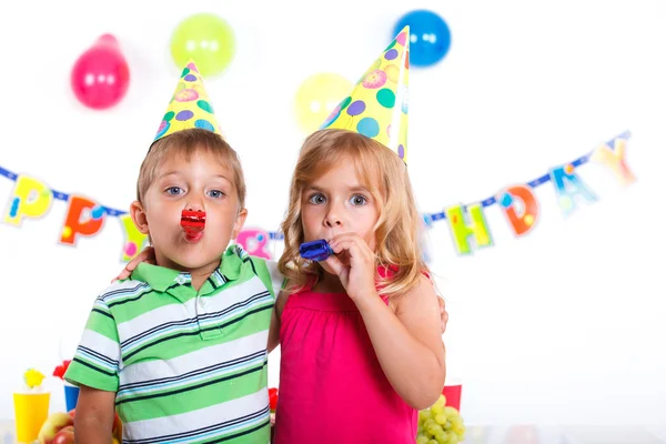 Crianças na festa de aniversário — Fotografia de Stock