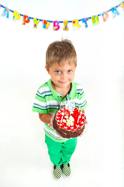 Junge mit Geburtstagstorte — Stockfoto