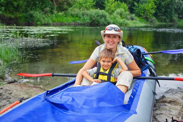 Kayaking menino — Fotografia de Stock