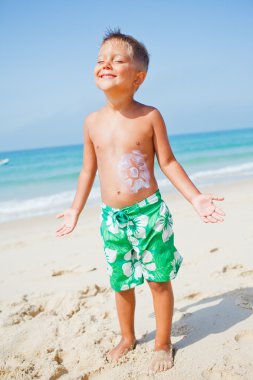 plajda eğlence genç çocuk