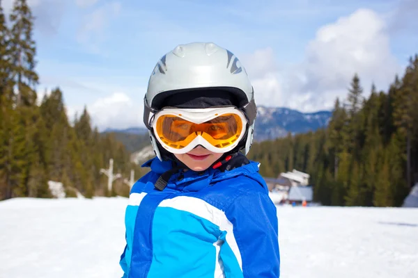 Little ski boy. — Stock Photo, Image