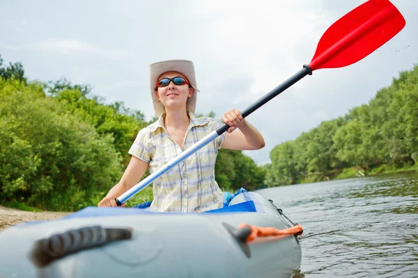 Woman kayaking — Stock Photo, Image