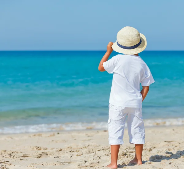 Boy with hat on the beach — Stock Photo, Image