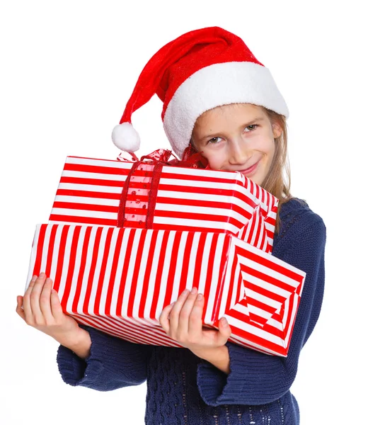 Ragazza in cappello di Babbo Natale con confezione regalo — Foto Stock