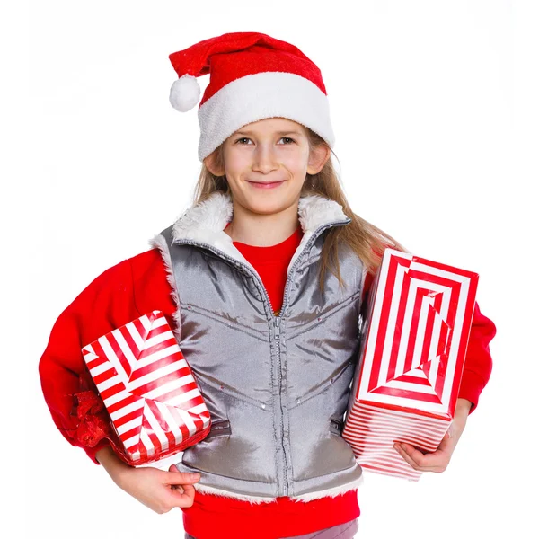 Ragazza in cappello di Babbo Natale con confezione regalo — Foto Stock