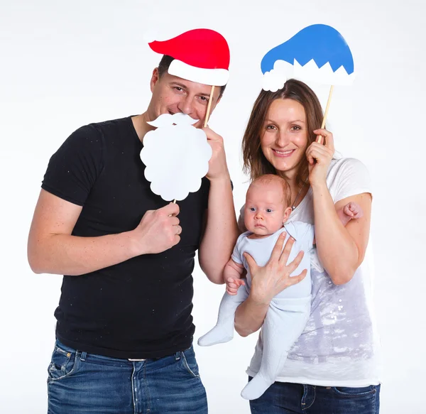 Portrait de famille heureuse dans le chapeau du Père Noël — Photo