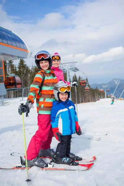 Sci, inverno, famiglia — Foto Stock