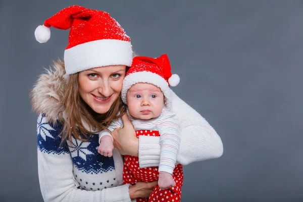 Portrait of happy family in Santa's hat — Stock Photo, Image