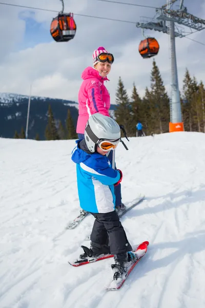 Ski, winter, familie — Stockfoto