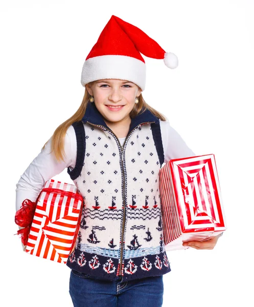 Menina no chapéu do Papai Noel com caixa de presente — Fotografia de Stock