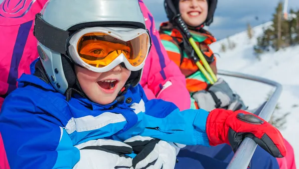 Sci, inverno, famiglia — Foto Stock